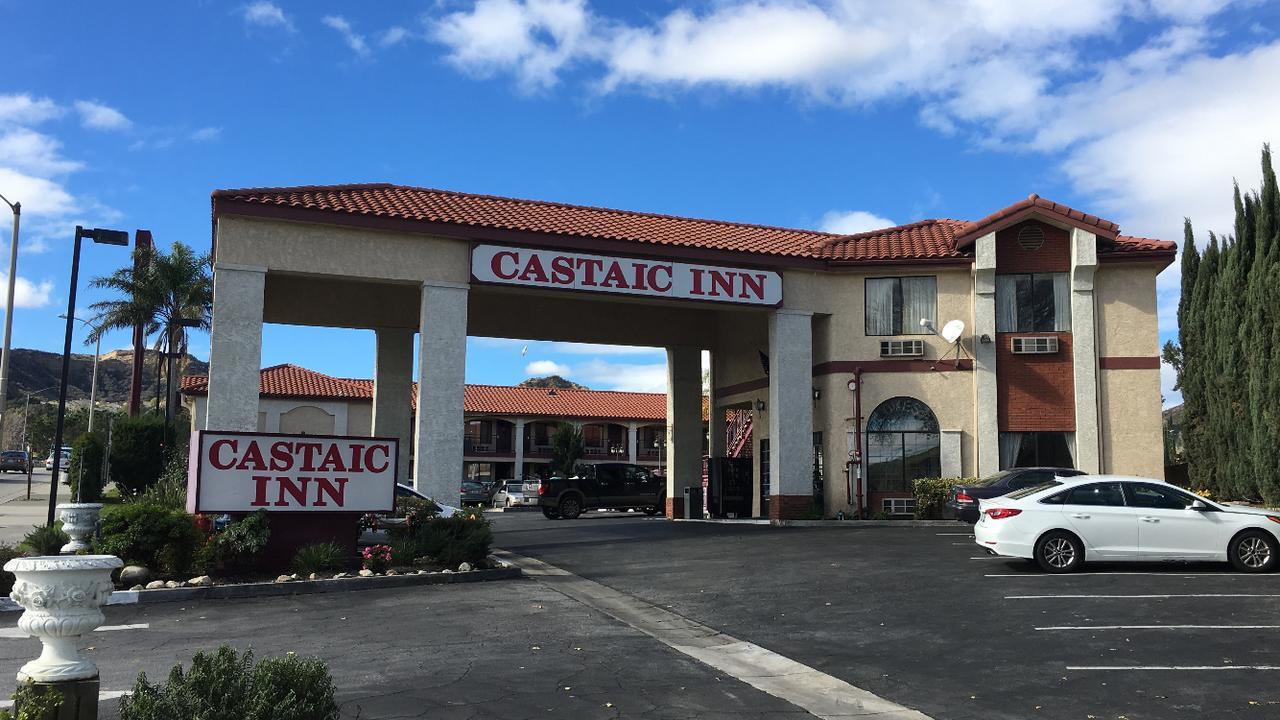 Castaic Inn Six Flags Valencia Exterior photo